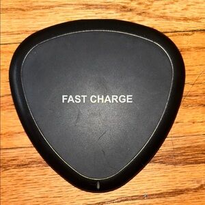 Yootech Black Fast Charge Wireless Charging Pad